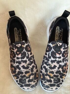 NEW Skechers Slip-On Sneakers Girls size
13c Leopard Print Black,Tan,White